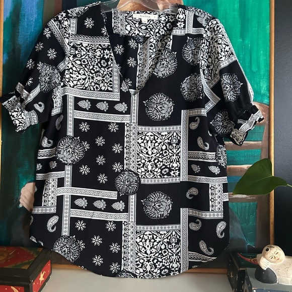 Fun 2 Fun Black and White Patterned Blouse Small - Picture 2 of 16